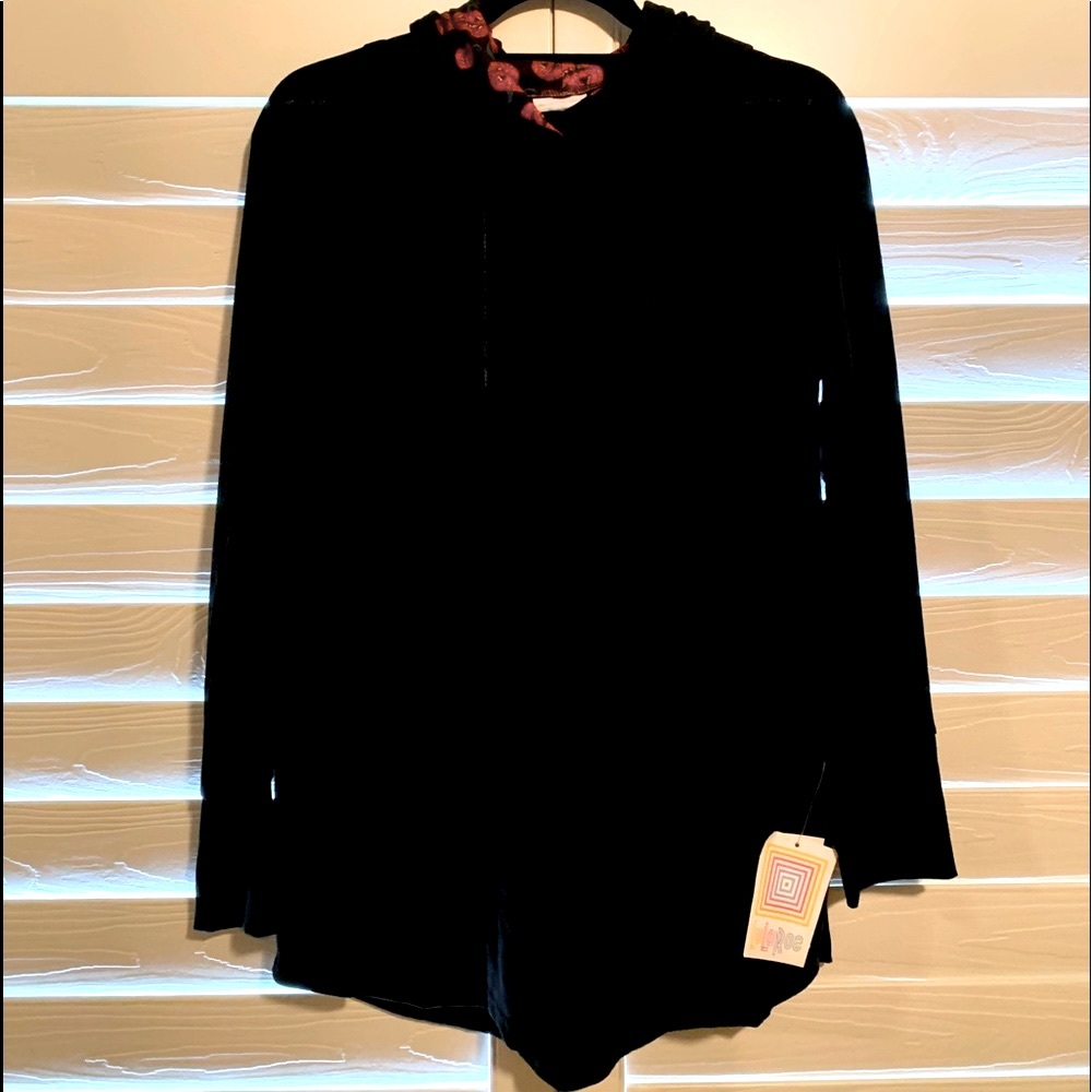 LuLaRoe Black Amber with pumpkin 🎃 in hood,  sz large,  euc